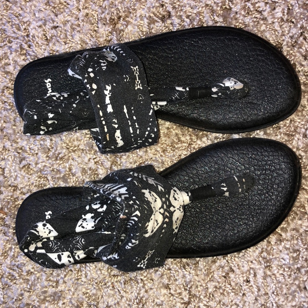 Tribal print sanuk yoga mat sandals